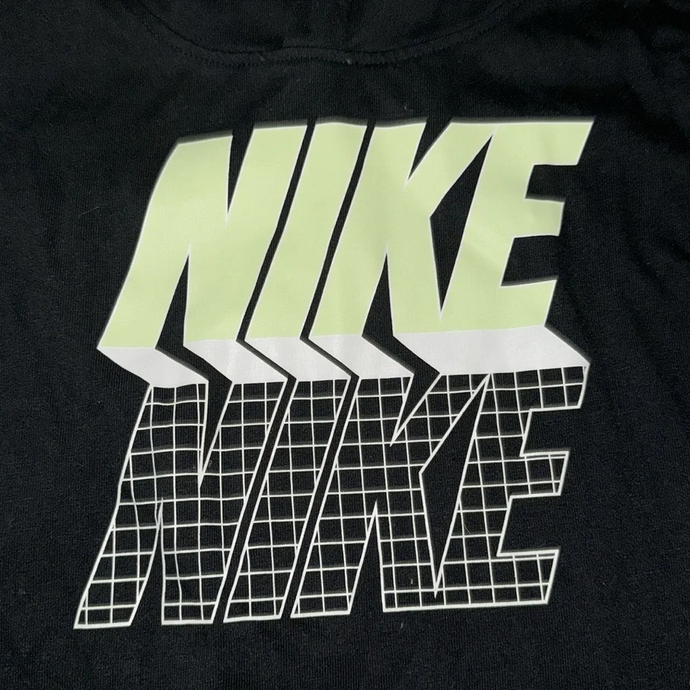 Nike youth boys Black thin Hoodie. Used good condition in youth size medium